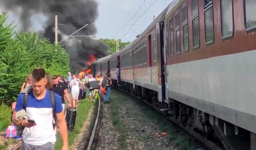 斯洛伐克发生火车与公交车相撞事故 至少4人死亡